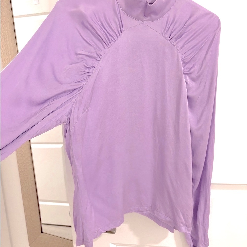 Elegant Lavender Women's Blouse( like new condition)